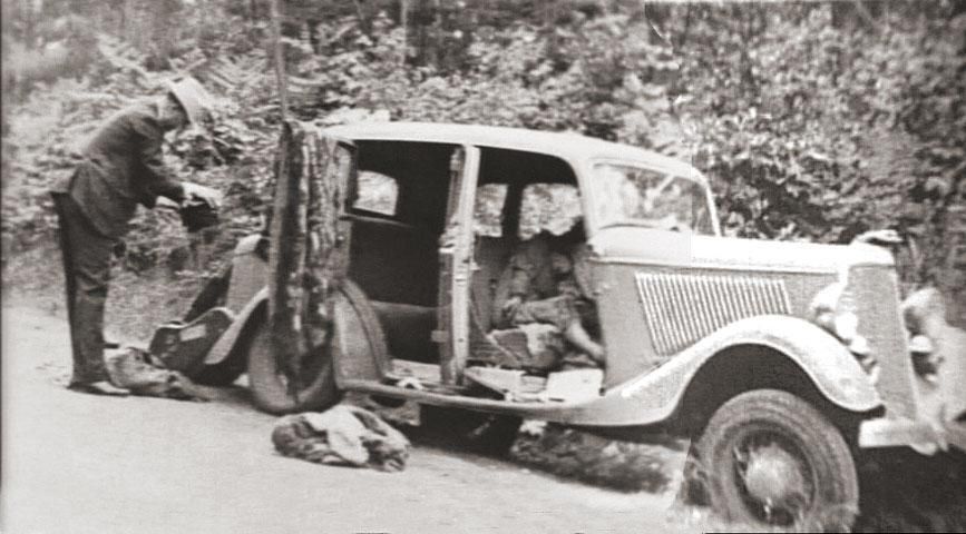 Bonnie and Clyde - rozstřílený Ford