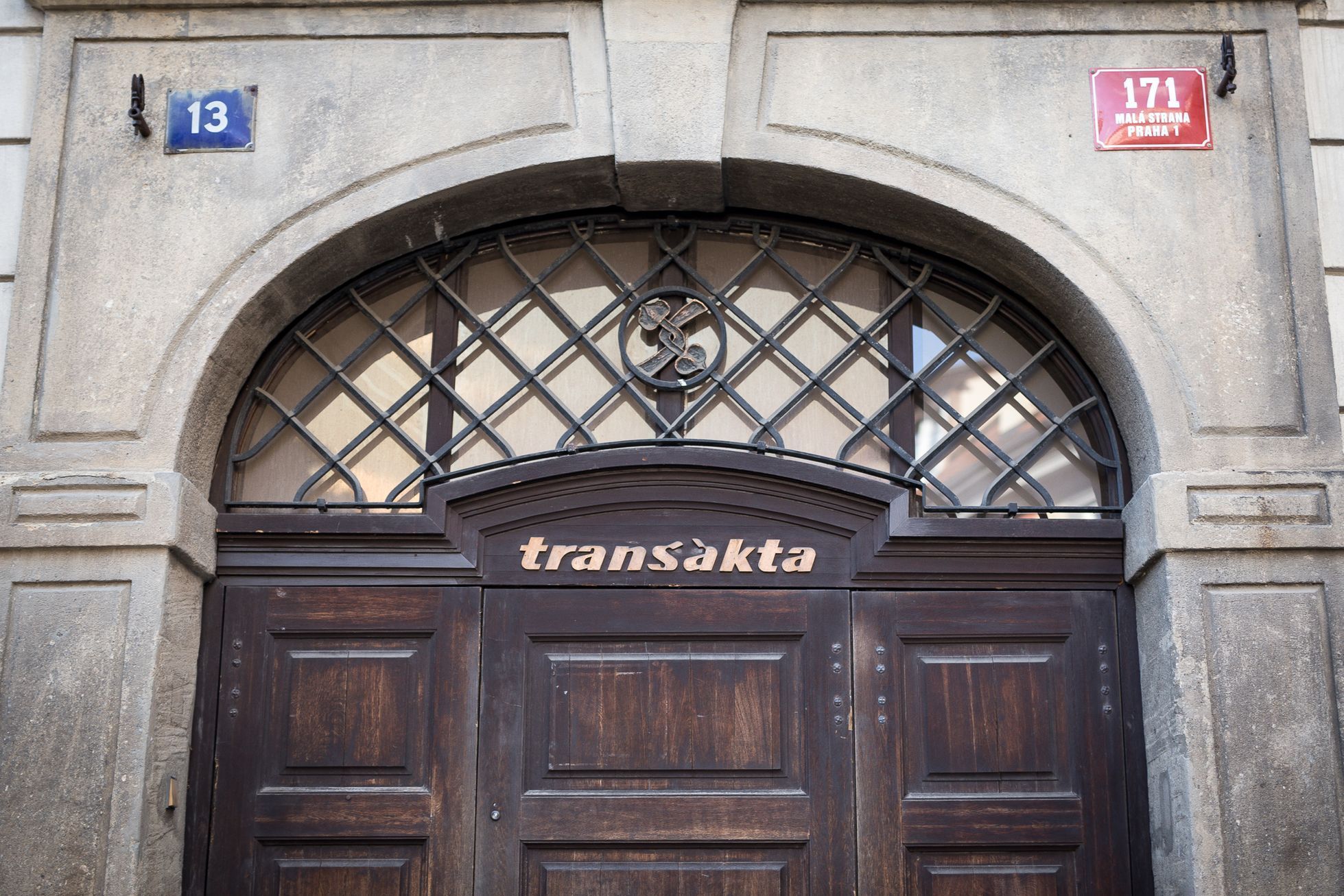 Prázdné domy v okolí Pražského hradu