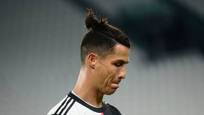Cristiano Ronaldo nastřelil při penaltě v semifinále Italského fotbalového poháru tyč.