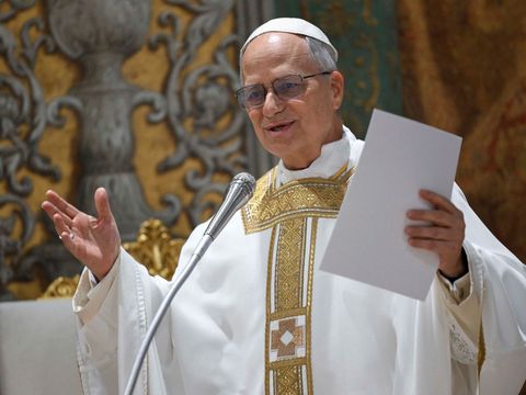 Klidný, přátelský a odpovídá rychle na maily, popisuje nového papeže pražský kněz