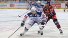 38. kolo hokejové extraligy 2018/19, Sparta - Kometa: Tomáš Plekanec (v popředí) a Jiří Smejkal