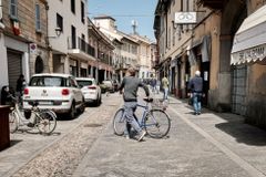 Italové dostanou peníze na nové kolo nebo skútr. Vláda chce, aby jezdili méně MHD