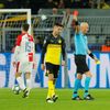 Vyloučený Julian Weigl v zápase LM Borussia Dortmund - Slavia