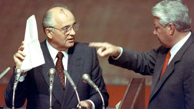 Michail Gorbačov (vlevo) a Boris Jelcin. Dva protagonisté roku 1991.
