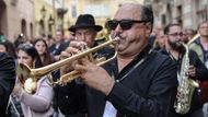 Týdenní romský festival má obvykle na programu defilé účinkujících den před skončením akce.