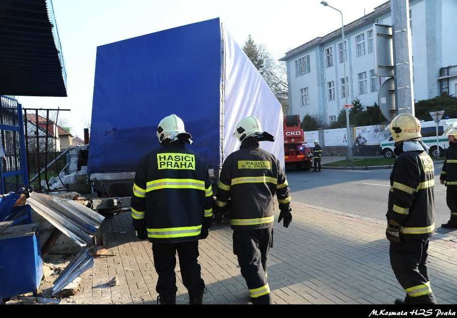 Utržený přívěs srazil ženu
