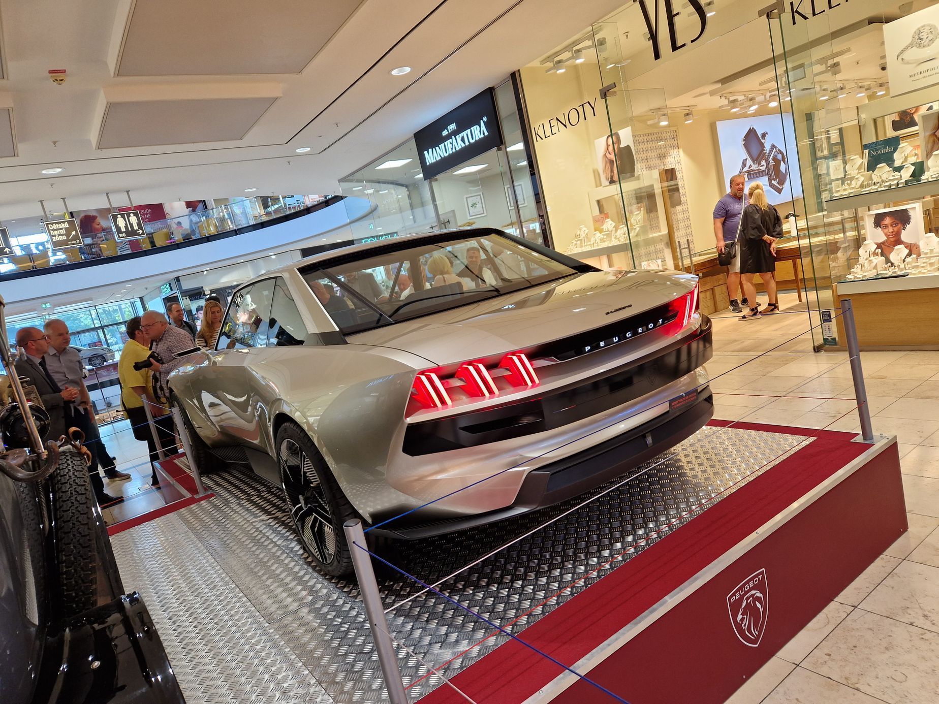 Peugeot výstava Arkády Pankrác