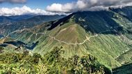 64 kilometrů dlouhou Yungas Road postavili v letech 1932 až 1935 paraguayští vězni během války o Chaco mezi Bolívií a Paraguayí.