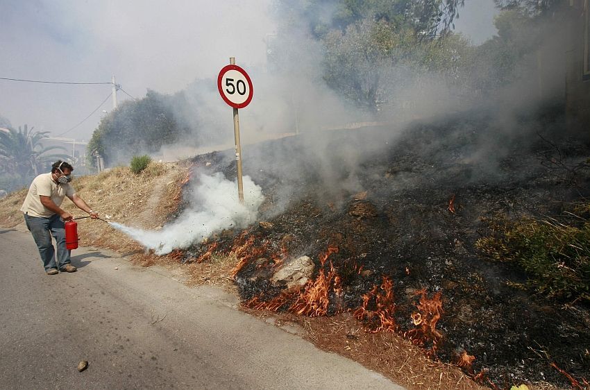 Okolí Atén sužují rozsáhlé požáry