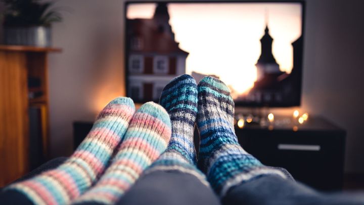 Společník i zdroj informací. Češi sledují televizi už čtyři a čtvrt hodiny denně