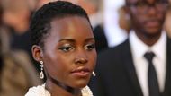 Herečka Lupita Nyong'ová předávala cenu v kategorii Nejlepší mužský herecký výkon ve vedlejší roli.