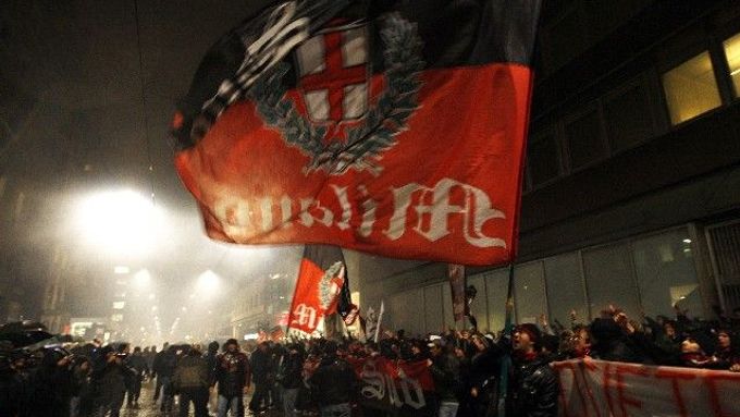 Prohra AC Milán s Curychem odstartovala v ulicích nepokoje