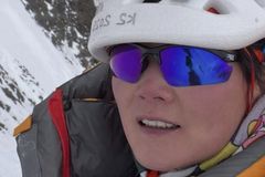 Zrádná K2 má novou oběť. Pár týdnů po smrti Dahlmeierové smetlo kamení další lezkyni