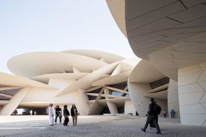 Pouštní růže vykvetla. Muzeum v Kataru od architekta Nouvela stálo 10 miliard korun