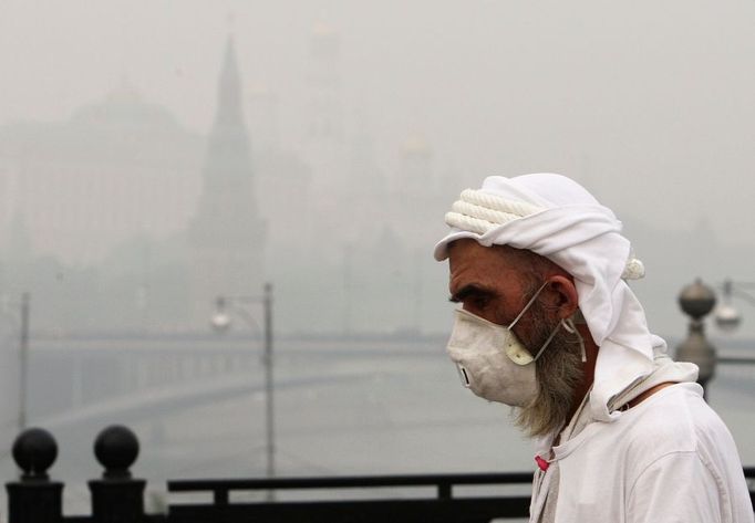 V pátek smog ochromil první z letišť - moskevské Domodědovo. Podle ruských agentur nebylo vidět víc jak na 400 metrů.