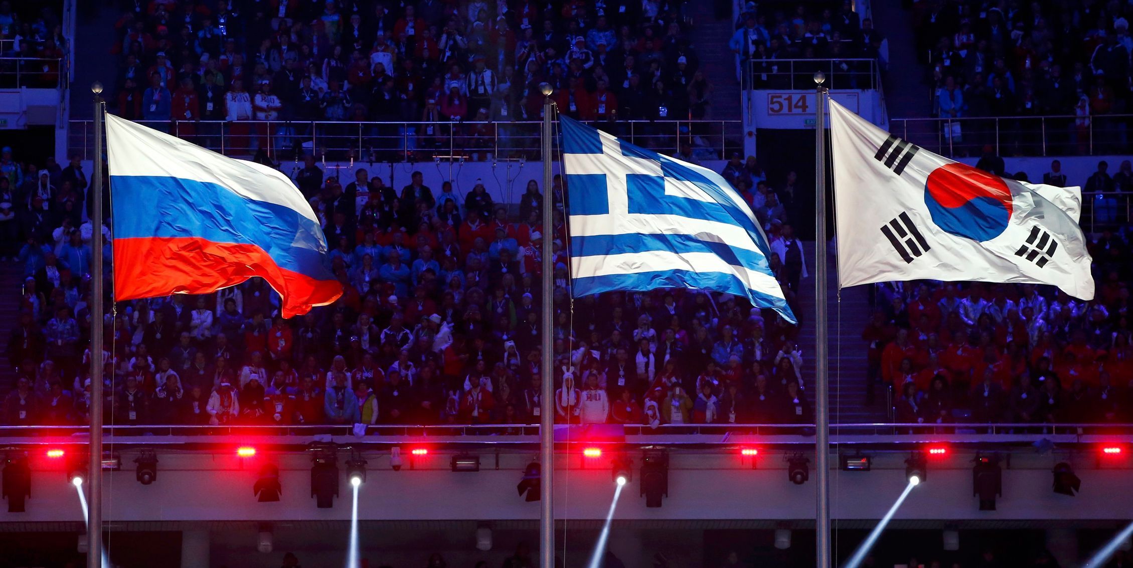 Soči 2014, závěrečný ceremoniál: ruská, řecká a korejská vlajka