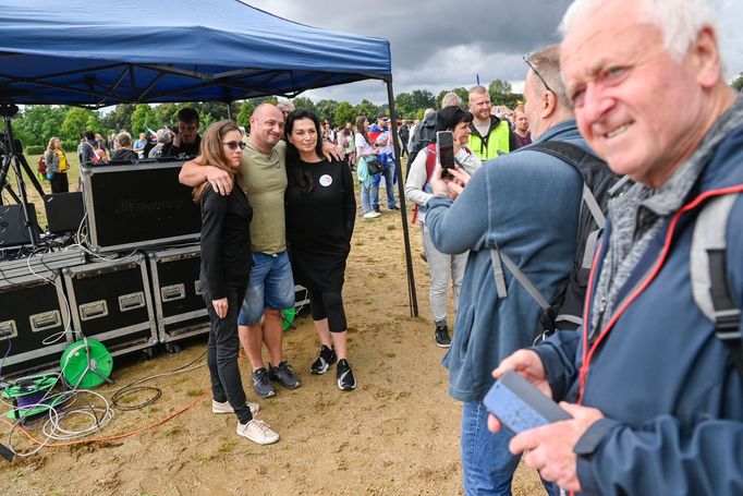 Na pražské Letné se sešli příznivci strany Volný blok, aby vyjádřili nesouhlas s vládními omezeními kvůli covidu-19 a s očkováním.