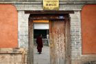 Guvernér Tibetu a šéf tibetského parlamentu rezignují