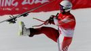 Oslava Beata Feuze v cíli olympijského sjezdu v Pekingu.