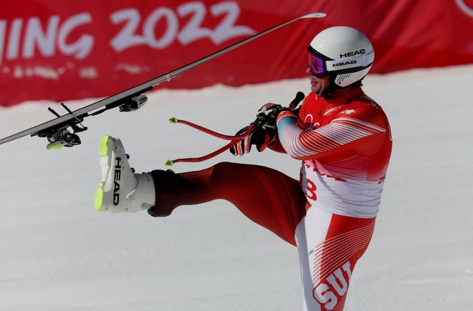 Oslava Beata Feuze v cíli olympijského sjezdu v Pekingu.