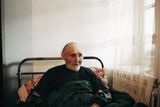 Yervan Vardanyan byl odveden do Rudé armády v roce 1941. Poté se účastnil bitvy o Leningrad, ve které byl těžce raněn. Zbytek války strávil v domácím léčení. Fotografie byla pořízena 2. dubna 2004 ve městě Sarnakunk v Arménii.