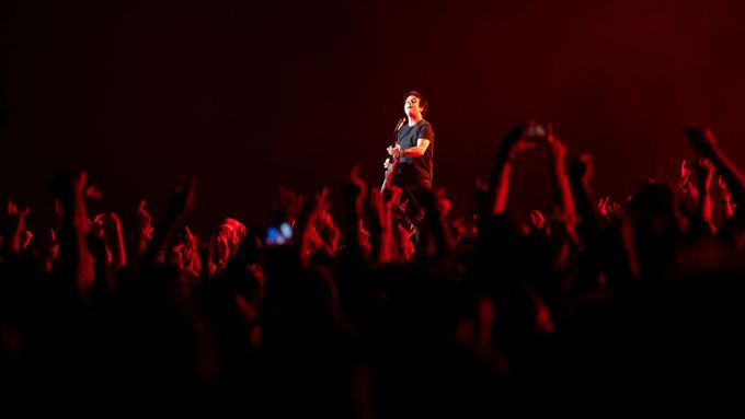Green Day začali svůj koncert na Rock for People skladbou American Idiot. Foto: ČTK