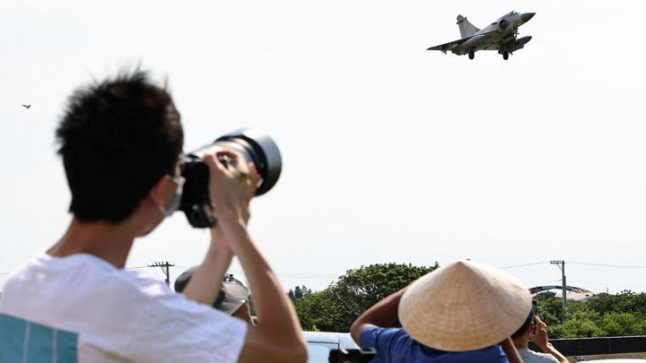 Nebojíme se. Tchajwanci si na hrozbu z Pekingu zvykli, manévry je nechávají v klidu; Zdroj foto: Reuters