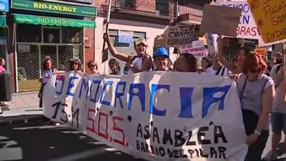 V Madridu protestují kvůli politikům tisíce lidí