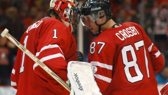 Roberto Luongo a Sidney Crosby - dvojice, co pomohla Kanadě ke zlatu