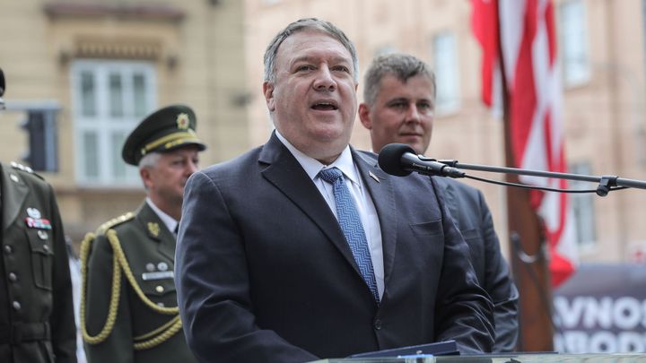 Pompea čeká oběd s Babišem a setkání se Zemanem, řešit budou obchod i Rusko a Čínu