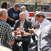 Malostranské náměstí v Praze před a po zrušení parkoviště
