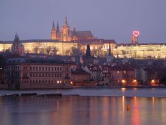 Tak Havlovo srdce zdobilo pražské panorama v roce 2002.