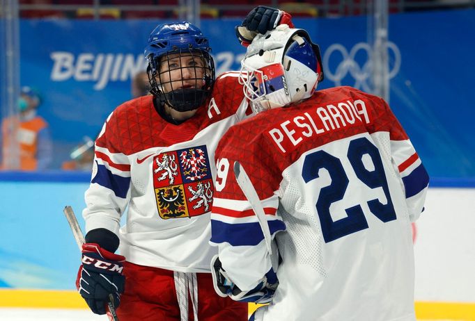 Kateřina Mrázová a Klára Peslarová ve čtvrtfinále ZOH 2022 v Pekingu Česko - USA