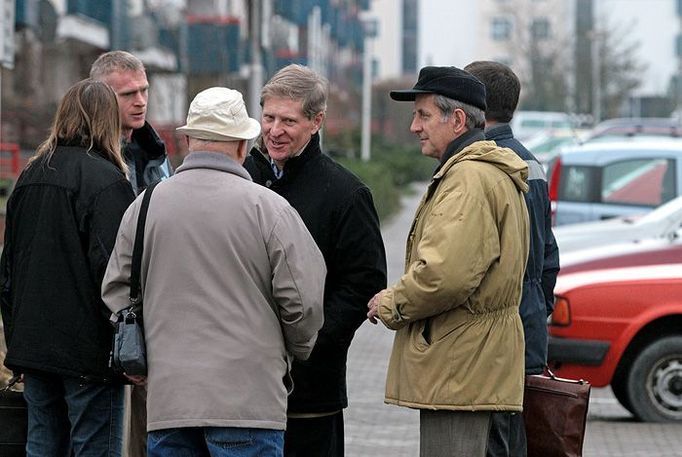 O dalším osudu devět let staré budovy rozhodovali správce nemovitosti, statik a zastupitel města. Podle všeho by měly v úterý začít opravné práce.