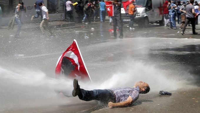 Demonstrace v Turecku pokračují.