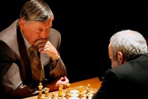 Obrazem: Zpět po 25. letech. Karpov znovu vyzval Kasparova