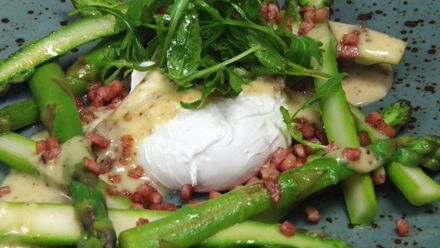 Pošírované vejce s chřestem podle šéfkuchaře. Zkuste jednoduchý recept