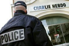 Redakci časopisu Charlie Hebdo opět chodí výhrůžky. Vysmívá se muslimskému učenci