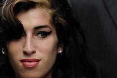 Winehouse napsala písně na celé album; nahrála jen dvě