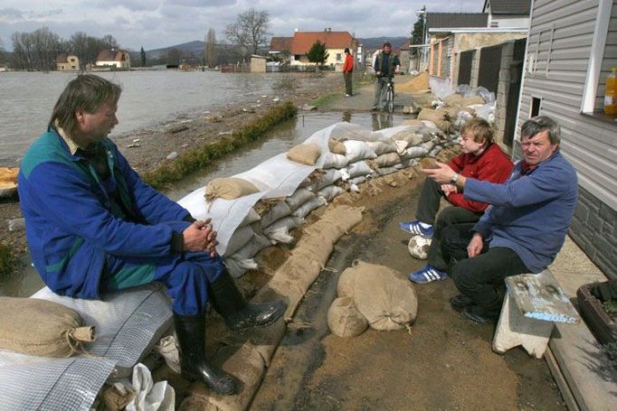 Kdyby voda stoupla, mají připravena dvě čerpadla i náhradní agregát elektřiny.