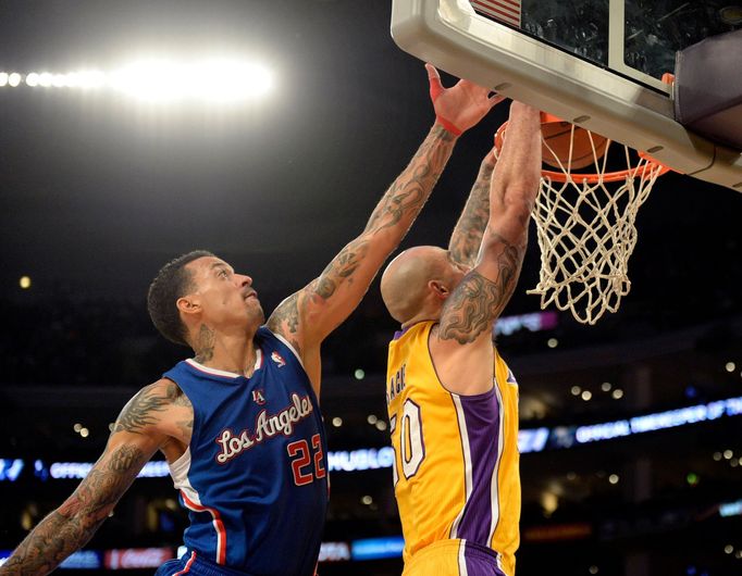 NBA: Los Angeles Clippers vs Los Angeles Lakers (Barnes, Sacre)