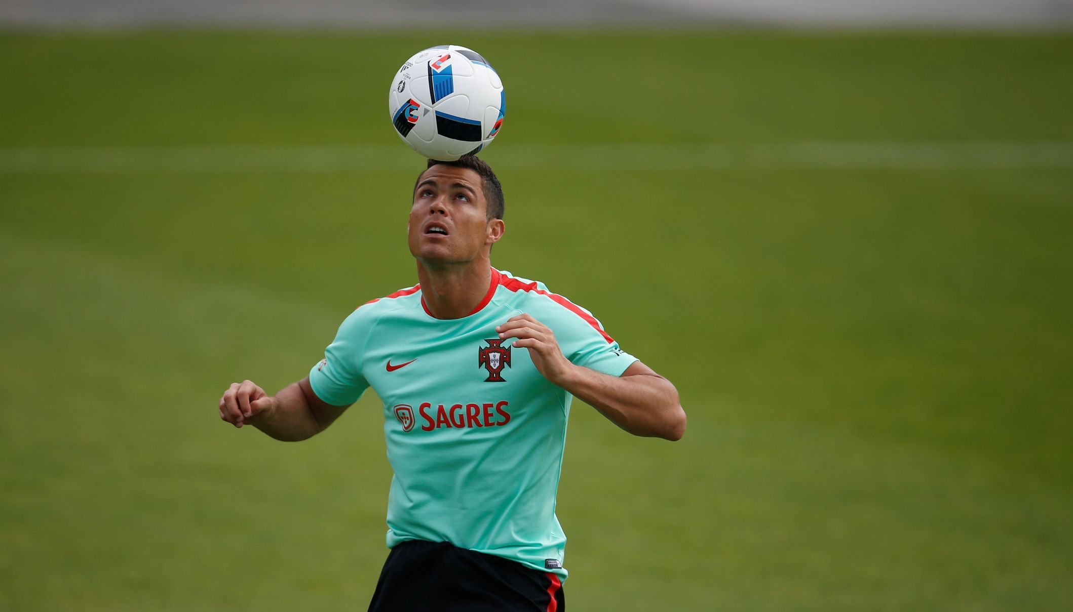 Cristiano Ronaldo na tréninku Portugalska před Eurem 2016
