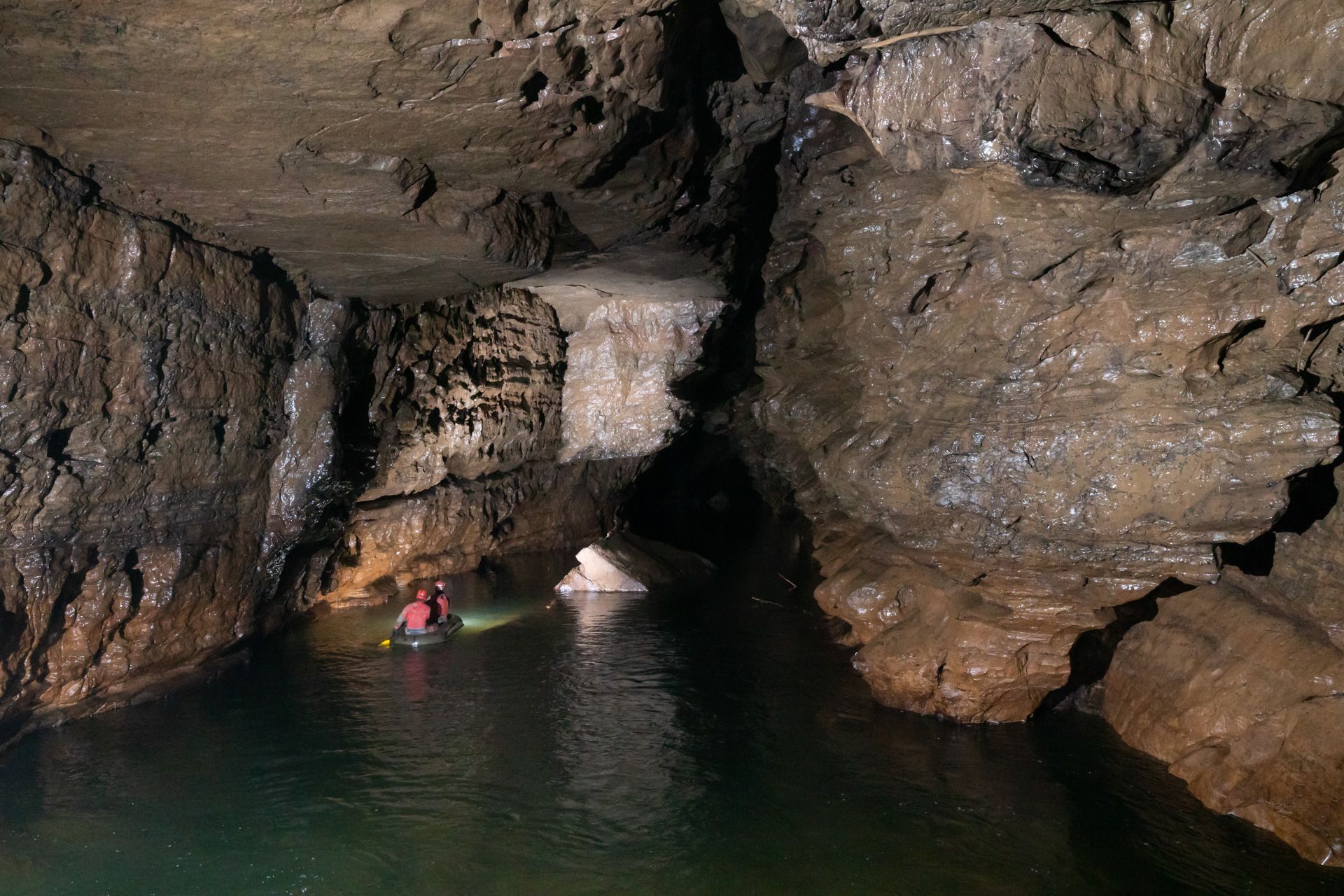 Petr Šimon Janíček: čeští speleologové zkoumají slovinskou jeskyni Kačna jama