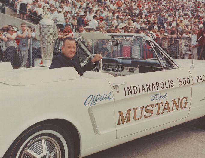 Safety car: 1965 Indanapolis - Ford Mustang - Benson Ford, vnuk Henryho Forda