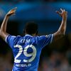 Samuel Eto slaví gól do sítě Schalke v Lize mistrů