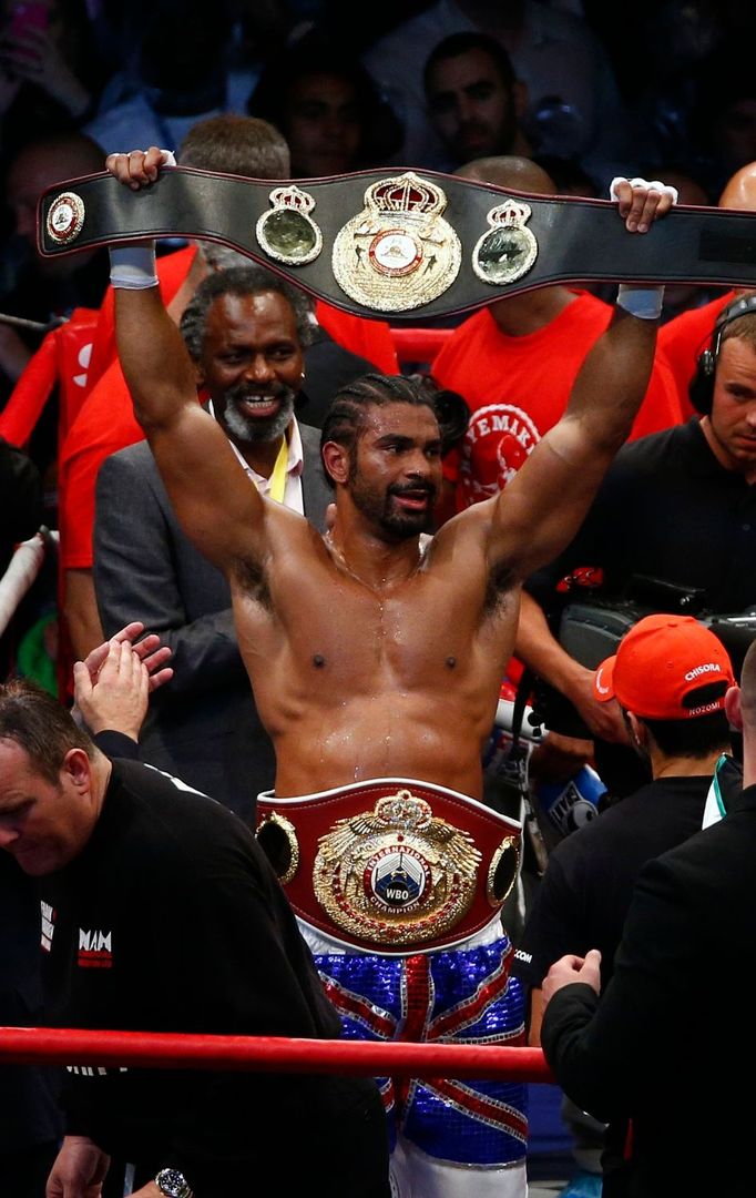 Britský boxer David Haye boxuje s Britem Dereckem Chisorou v mezinárodním mistrovství těžké váhy v londýnském Upton Parku v roce 2012.