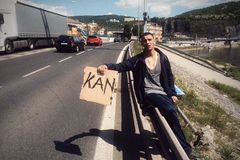 Recenze: Z vězení rovnou do Cannes. Skokan Petra Václava připomíná experimenty začínajícího autora