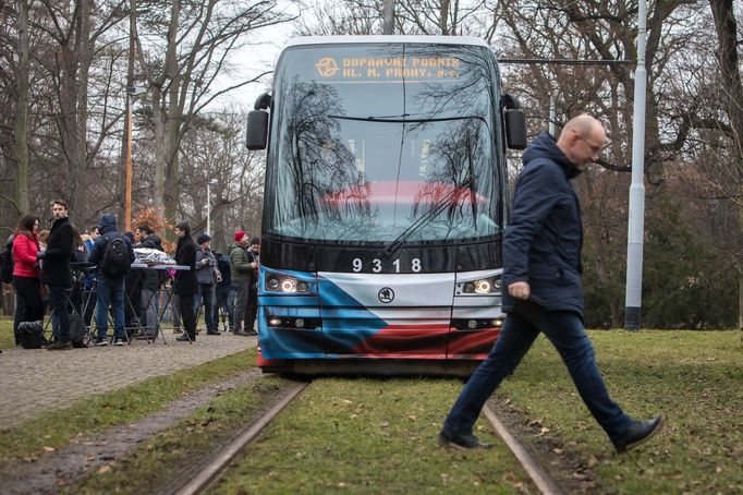 Vyzdobená tramvaj k třicátému výročí zvolení Václava Havla prezidentem.