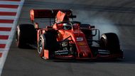 Scuderia zůstala i po druhém čtyřdenním testování na čele výsledkové listiny. Ale Sebastian Vettel byl jen tři tisíciny vteřiny před Hamiltonem.