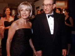 Předseda Federálního reservního systému Alan Greenspan s chotí Andreou Mitchellovou, novinářkou NBC